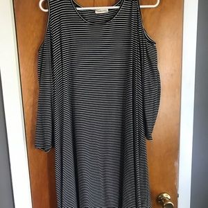 black/white dress 3/4 length peep shoulder sleeves